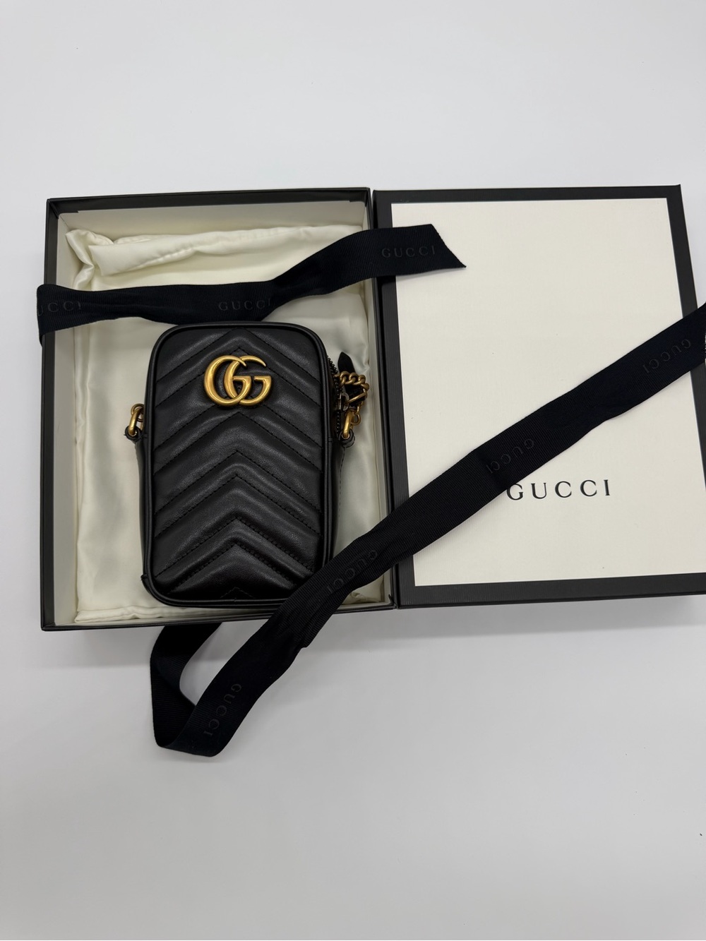 🆕 in Box Gucci Black Chevron Leather Mini Crossbody with Gold GG - Picture 2 of 11